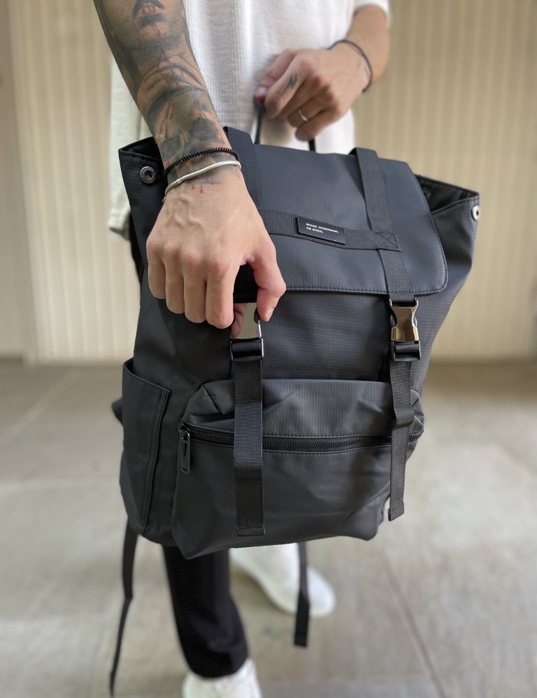 Ανδρικό μαύρο αδιάβροχο σακίδιο με καπάκι 7005A φωτογραφία